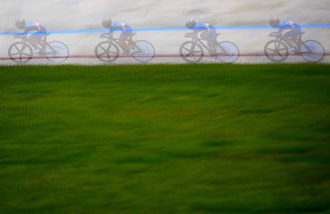 West Java Ayustina Delia Priatna race during The National Games Women cycling Individual Pursuit Final in Munaip Saleh Velodrome in Cimahi, West Java, Tuesday, September 27, 2016. Ayustina won gold after finishing in 4:04,058 seconds. JP/Seto Wardhana.
