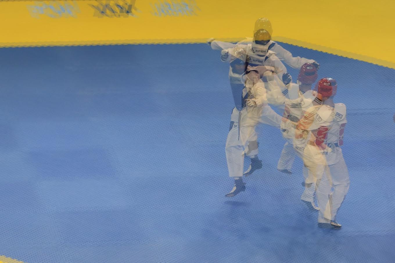 North Kalimanta Chaerul Adzan Kicks West Java Imam Suroso during The National Games Taekwondo 63kg Men Gyorugi semi final in UPI Gymnasium in Bandung, West Java, September 25, 2016. North Kalimantan Chaerul Adzan won gold afer defeating East Nusatenggara rocky Roland Bungsu. JP/Seto Wardhana.